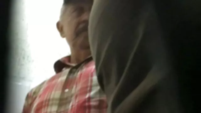 الإباحية في صورة افلام الجنس الاجنبية تبادل لاطلاق النار مع آسيوي