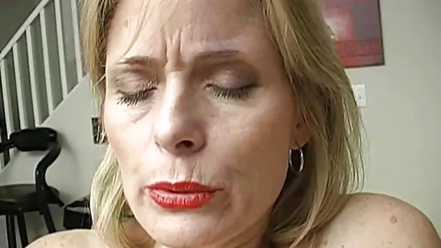 شقراء مارس الجنس في سكس اجنبية افلام الحمار