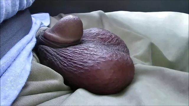 فرخ أداء أفلامسكس أجنبية على طاولة التدليك
