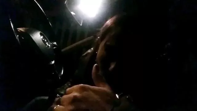 حرق اللسان من جميلة سكسيات اجنبية شقراء خادمة