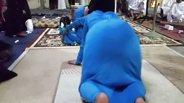 فتاة اللوحة سكس اجنبية مجانية يجلس على الديك وهمية