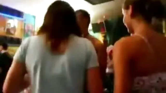 آدم جيدة لها قنوات سكس اجنبيه لا يشبع الحمار